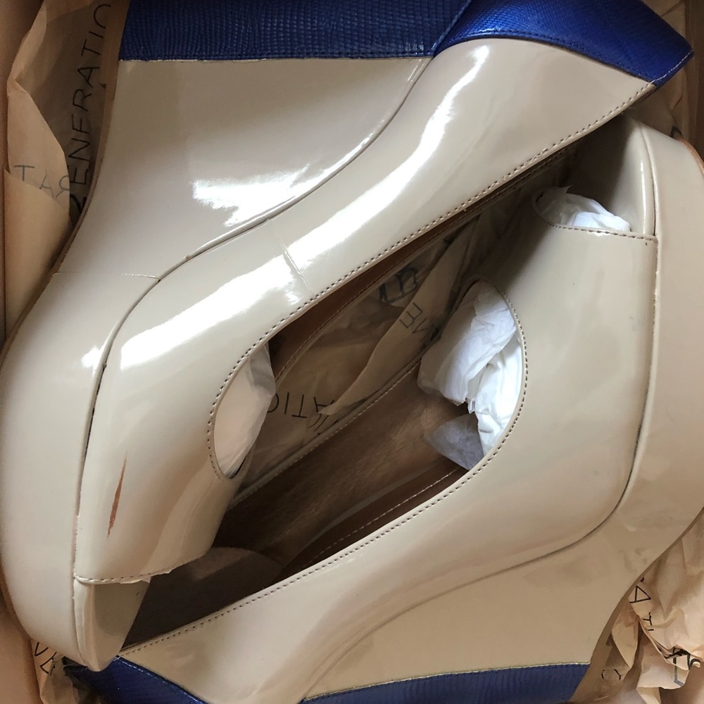 BCBG Wedges - Picture 2 of 2
